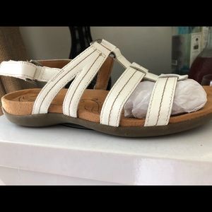 Women sandals